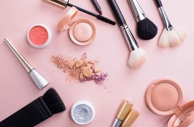 Raih Impian Menjadi Pebisnis Kecantikan, Buat Brand Anda Bersama Maklon Kosmetik